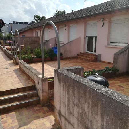 Logement De Plein Pied A Mirecourt Bagian luar foto
