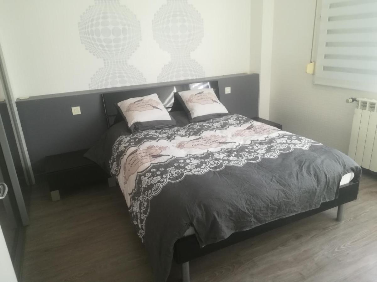 Logement De Plein Pied A Mirecourt Bagian luar foto