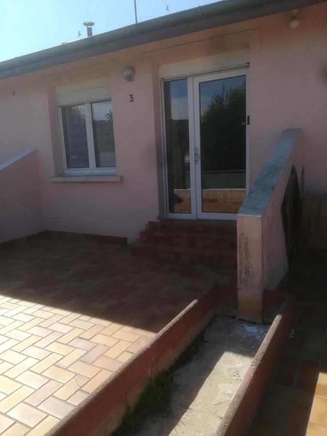 Logement De Plein Pied A Mirecourt Bagian luar foto