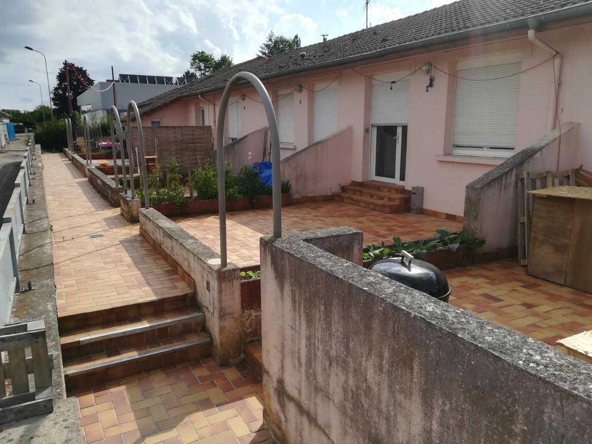 Logement De Plein Pied A Mirecourt Bagian luar foto
